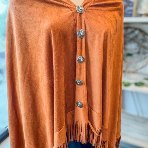 Ver'e'ne, Super Soft Western Brown Poncho w/ Fringe and Decorative Buttons, OSFA - Picture 11 of 11